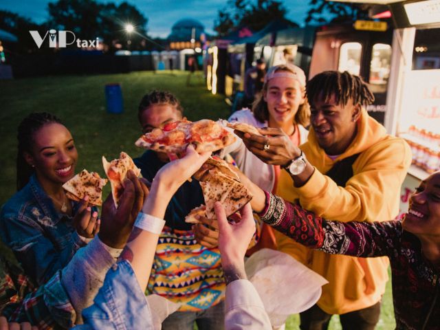 best-food-in-phoenix-az-pizza-fall-2024 Best Food in Phoenix, AZ Showcasing a Friends Sharing Pizza