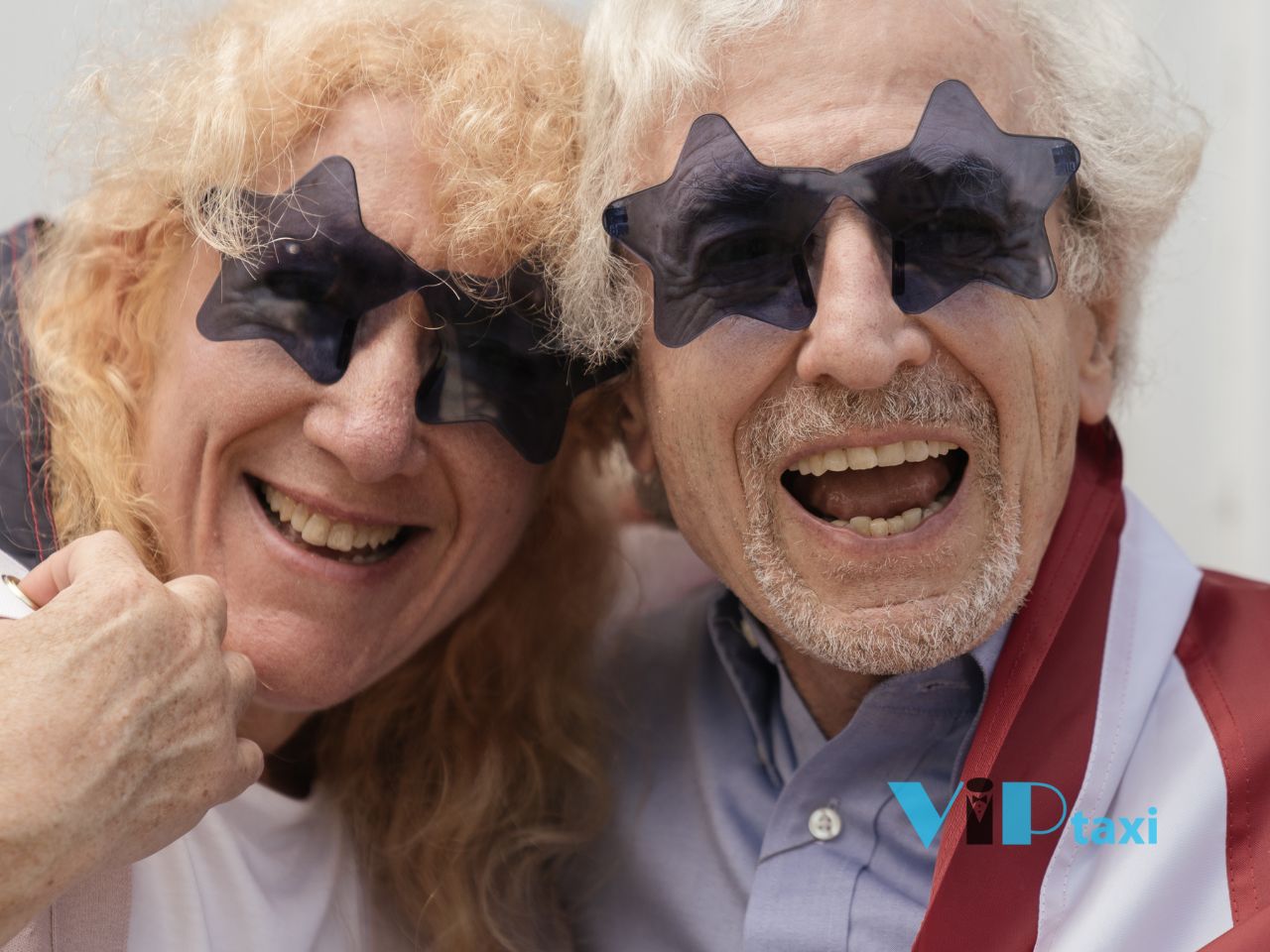 celebrate-independence-day-fireworks-in-arizona Couple Celebrating Independence Day and Waiting for Fireworks in Arizona